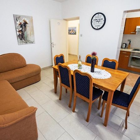 Apartments Bene Banjol Exterior photo
