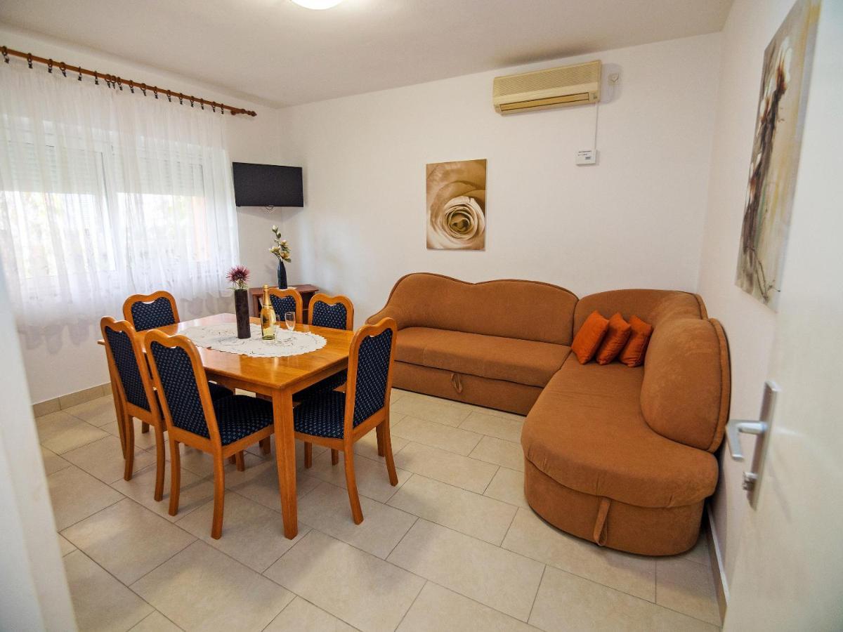 Apartments Bene Banjol Exterior photo