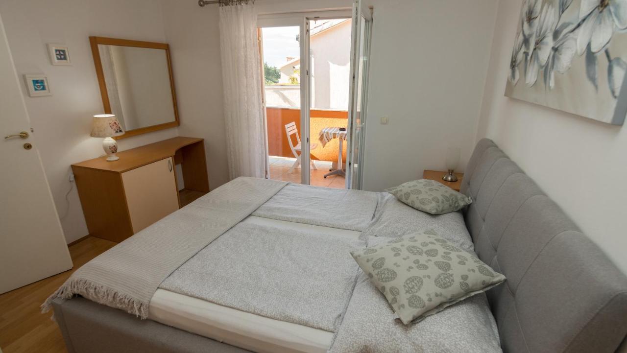 Apartments Bene Banjol Exterior photo