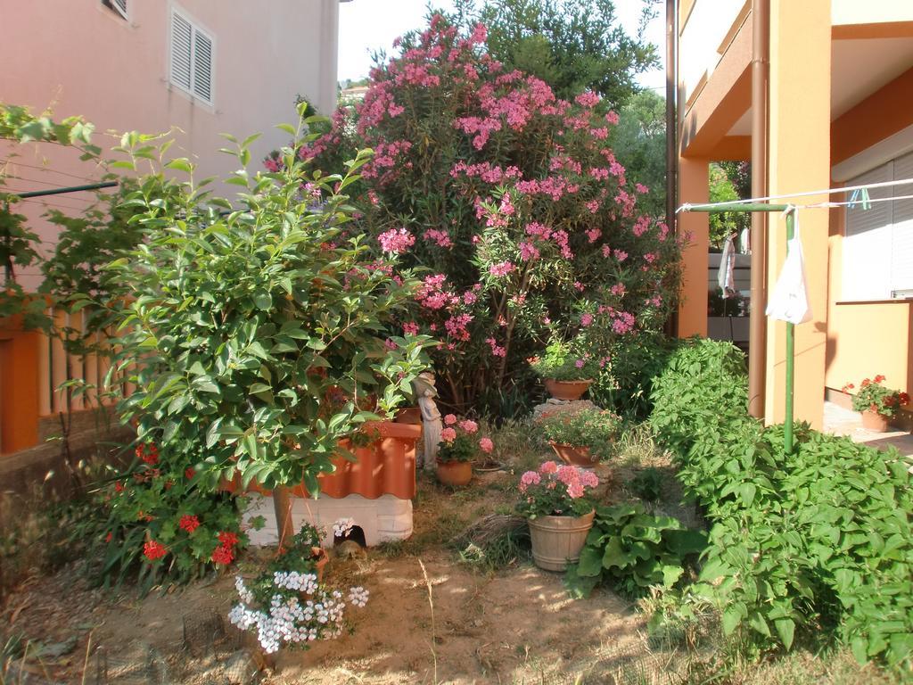 Apartments Bene Banjol Exterior photo