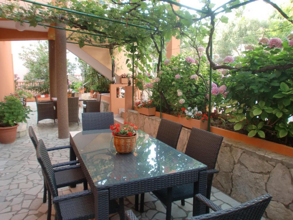 Apartments Bene Banjol Exterior photo