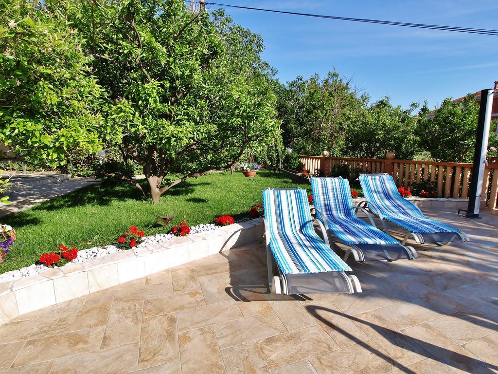 Apartments Bene Banjol Exterior photo